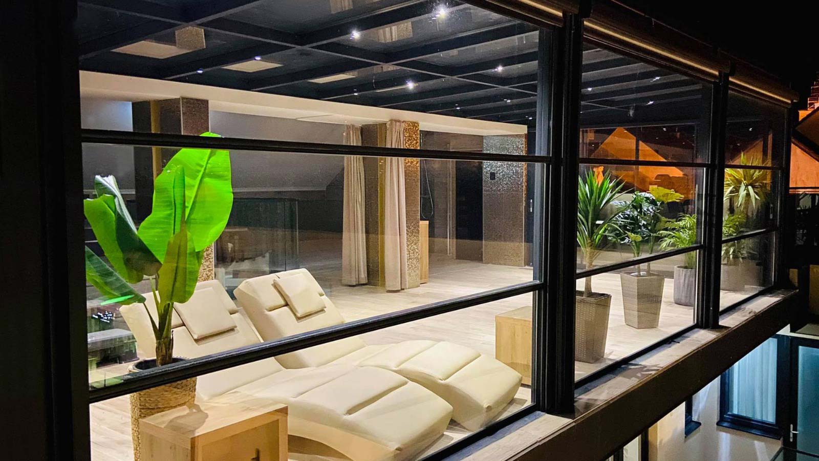 Glass-Roof-Pergola-Glass-Retractable-Roof-System-glass-opening-roof-UK