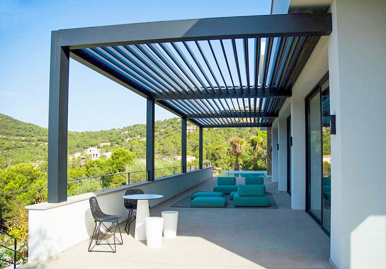 Pergola-with-Retractable-Sliding-Aluminium-Louvered-Roof-for-Veranda-and-Garden