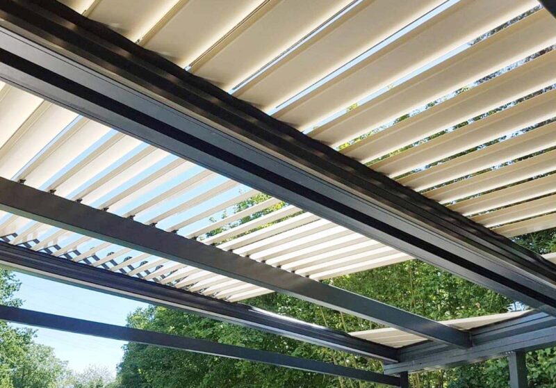 Pergola-with-Retractable-Sliding-Aluminium-Louvered-Roof-for-Veranda-and-Garden