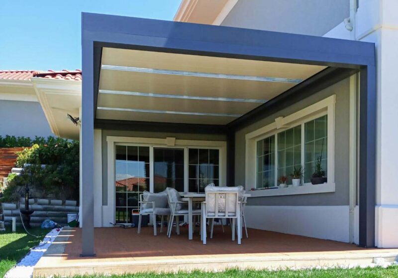 Pergola-with-Roof--Retractable-Garden-Roof-Sliding-Aluminium-Louvered-Roof-for-Veranda-and-Garden UK