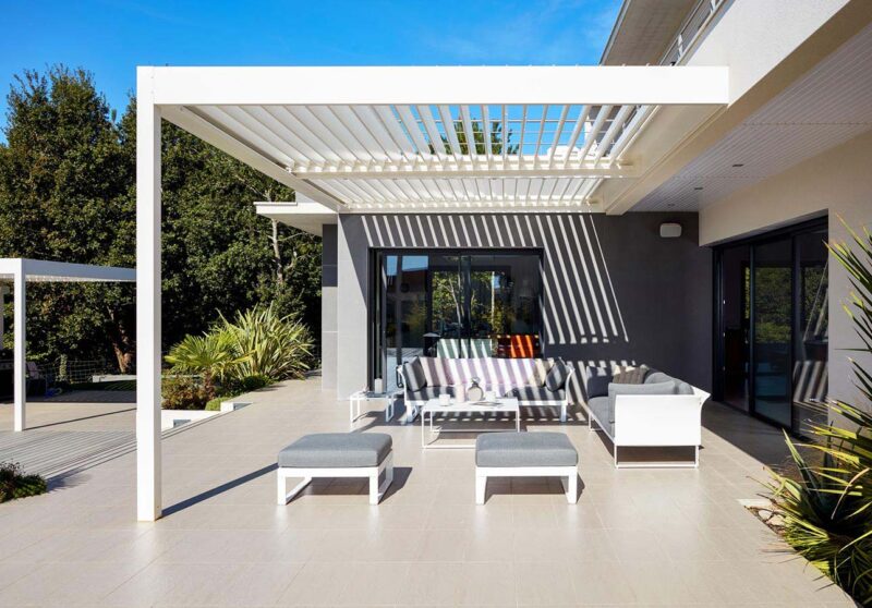Pergola-with-Roof-Retractable-Garden-Roof-Sliding-Aluminium-Louvered-Roof-for-Veranda-and-Garden