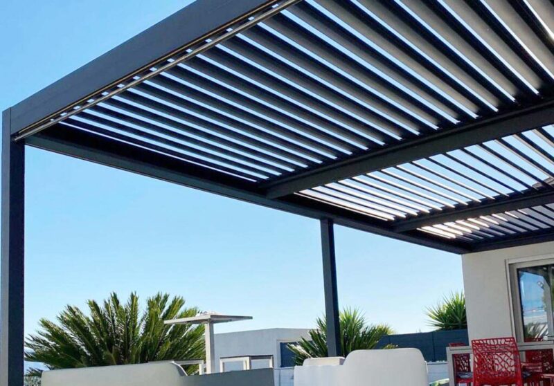 Pergola-with-Roof-Retractable-Garden-Roof-Sliding-Aluminium-Louvered-Roof-for-Veranda-and-Garden UK