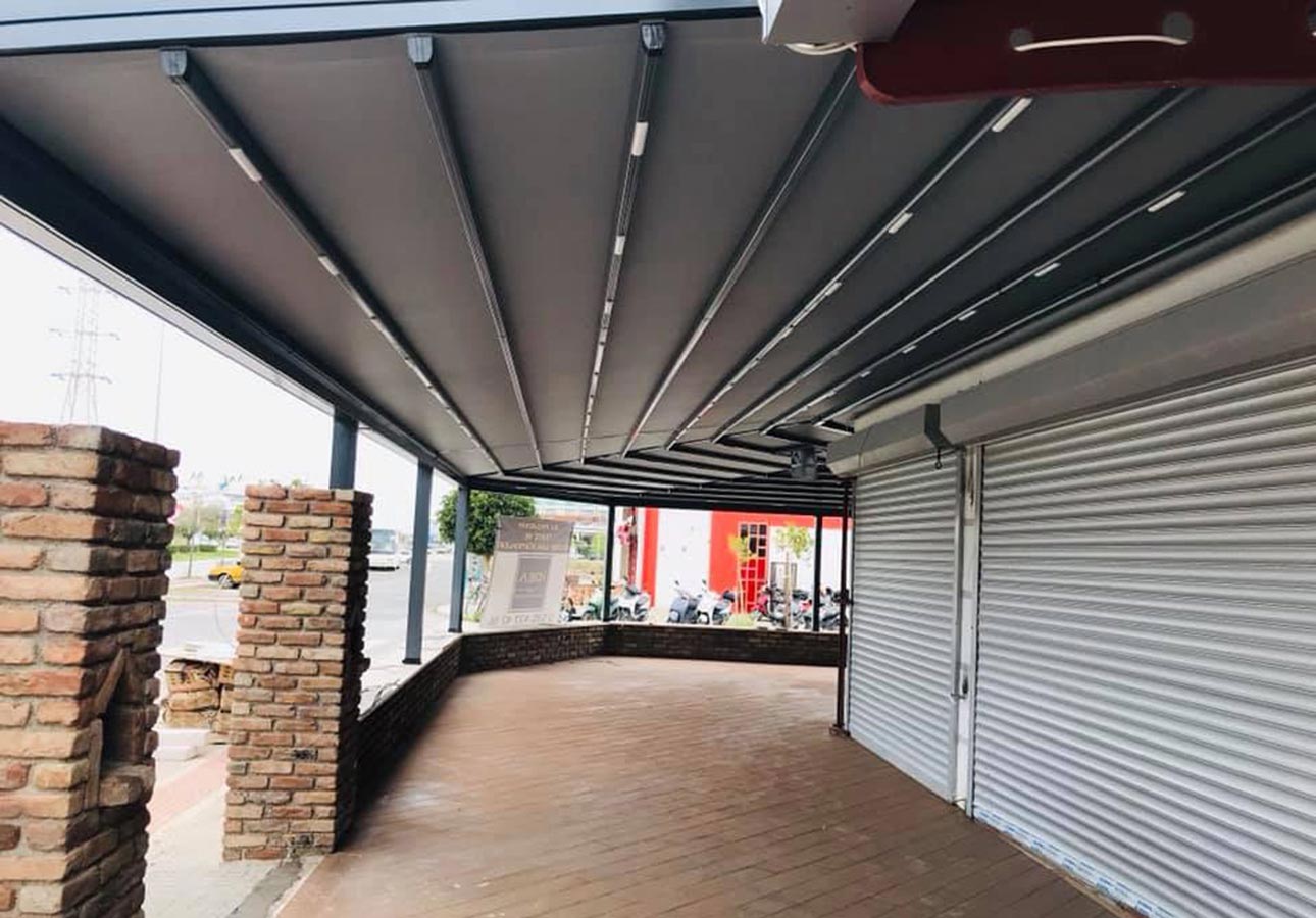 Frameless-Sliding-Glass-Patio-Doors-an-Windows-Systems-London-UK