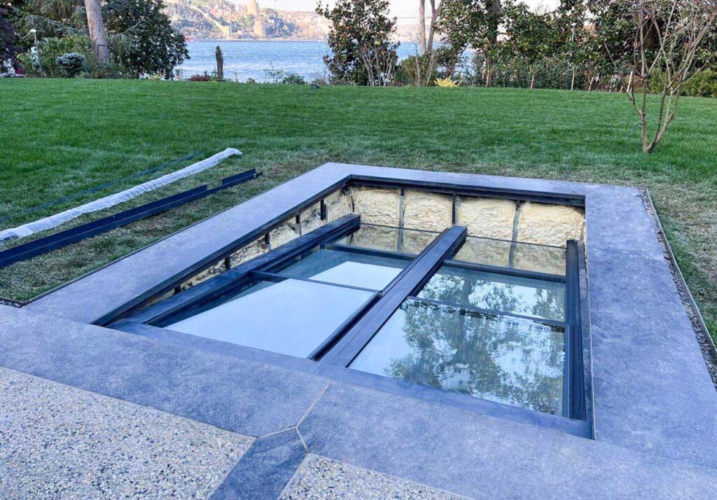 Retractable-Glass-Roof-Sliding-Glass-ROOF-UNDER-ROOM-idea-London-UK