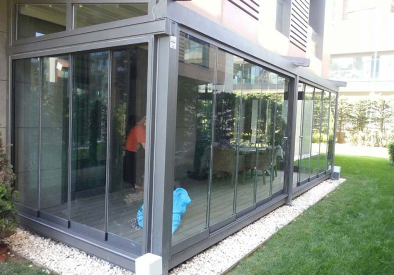 Frameless sliding glass around a poolside terrace