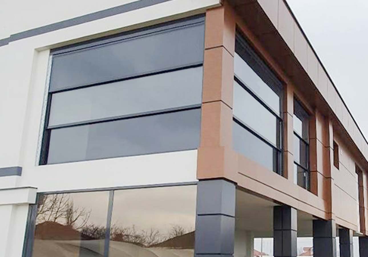 Guillotine-Glass-Balcony-System-Near-Me-UK