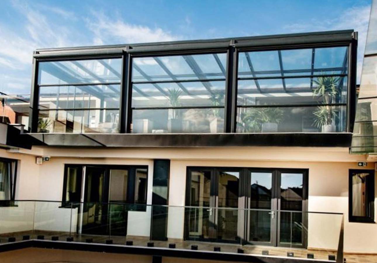 Aluminium-Vertical-Sliding-Glass-Guillotine-System-Garden-Patio-Veranda-Doors-UK-London