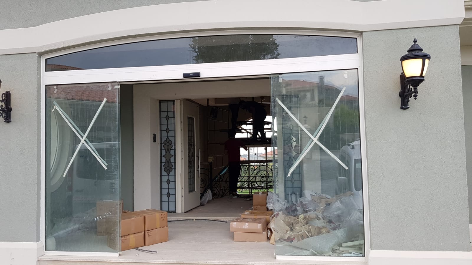 Zip screens across a café frontage