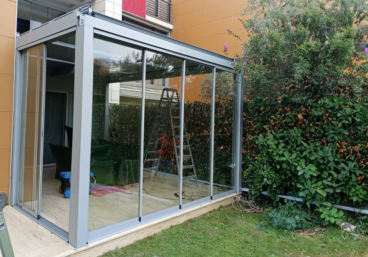 Retractable-Glass-Roof-Sliding-Glass-Roofs-Opening-Glass-Roof-Veranda-Electric-sliding-glass-Room-UK-1290x1000