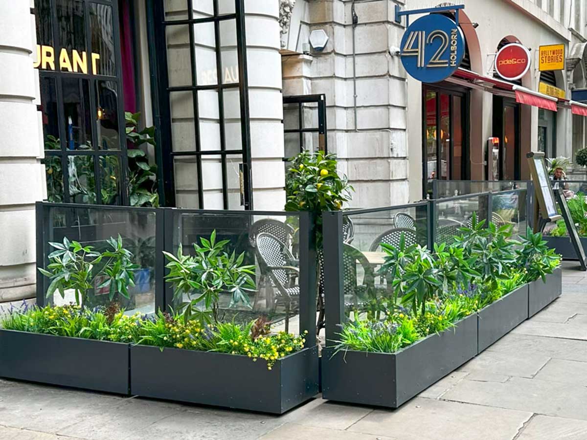 Glass-Windbreaker-Sliding-Glass-Panel-with-pods-London UK