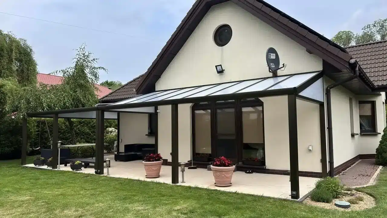 Glass roof veranda over a garden terrace
