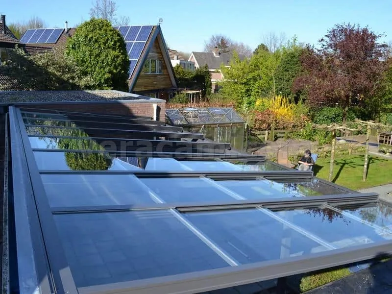 Steel profile and glass panel connection detail